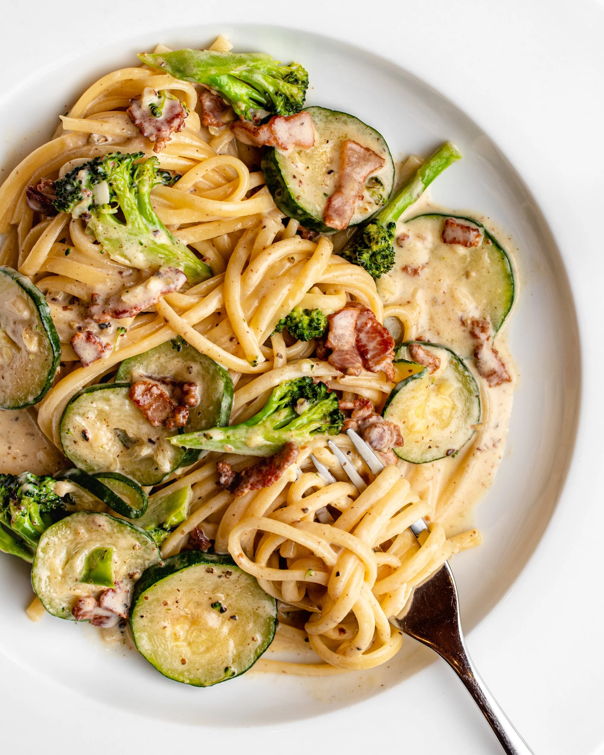 Pasta koorekastme ja peekoniga: GI ja rasvade/nitraatide kontroll